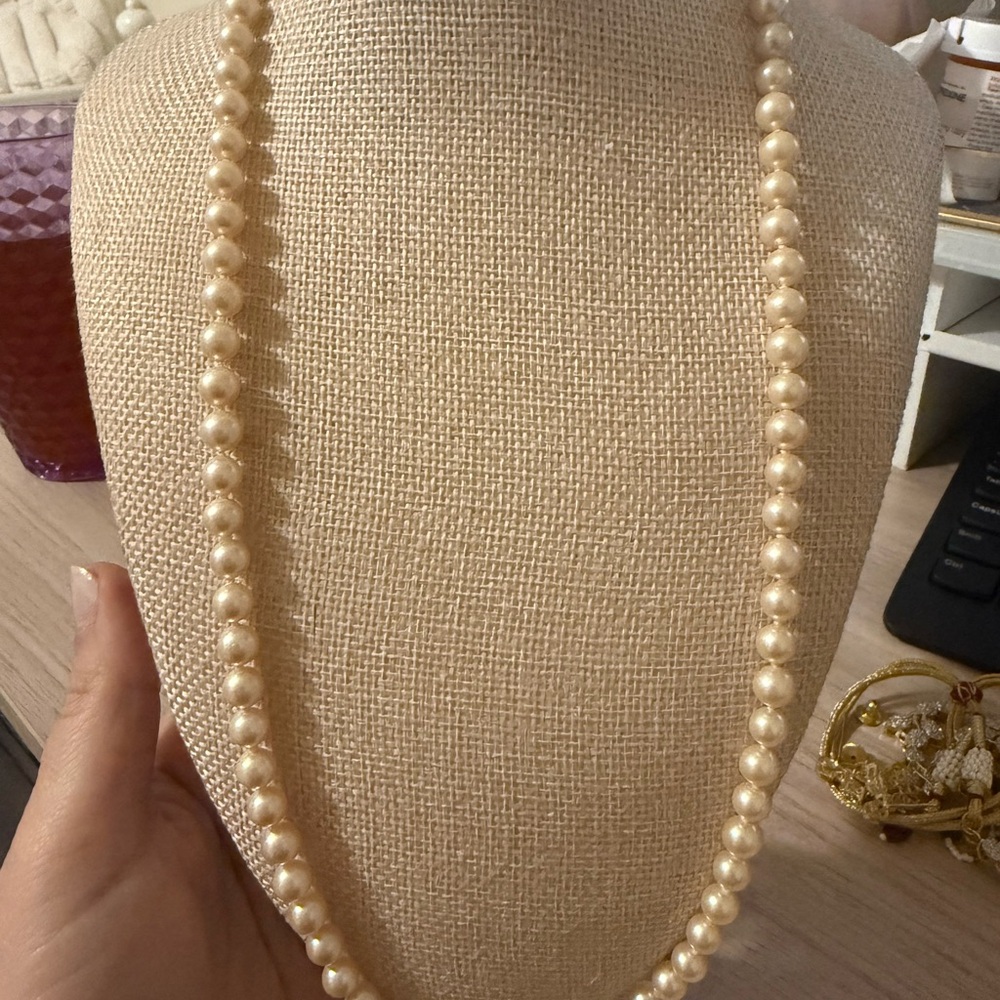 Elegant Cream Pearl Necklace